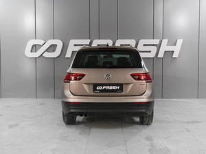 Внедорожник Volkswagen Tiguan 2018 года, 2500000 рублей, Аксай