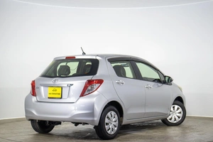 Хетчбэк Toyota Vitz 2013 года, 1089000 рублей, Оренбург