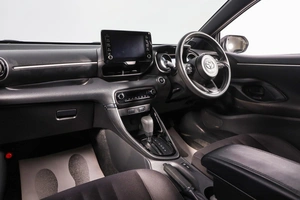 Хетчбэк Toyota Yaris 2020 года, 1199000 рублей, Новосибирск