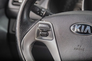 Седан Kia Rio 2015 года, 879000 рублей, Томск