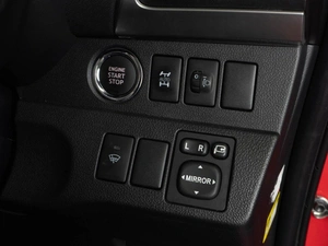 Хетчбэк Toyota Ractis 2012 года, 1105000 рублей, Тюмень