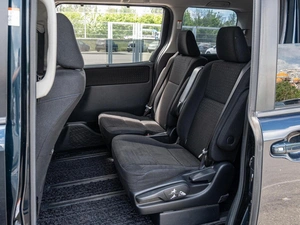 Минивэн Toyota Voxy 2014 года, 1660000 рублей, Краснодар