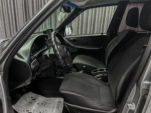 Внедорожник Chevrolet Niva 2018 года, 835000 рублей, Красноярск