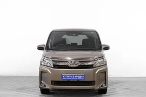 Минивэн Toyota Voxy 2018 года, 2089000 рублей, Барнаул