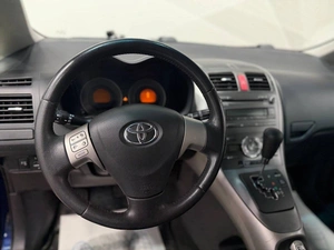 Хетчбэк Toyota Auris 2008 года, 679000 рублей, Красноярск