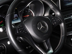 Минивэн Mercedes-benz V-класс 2018 года, 6590000 рублей, Красный Пахарь