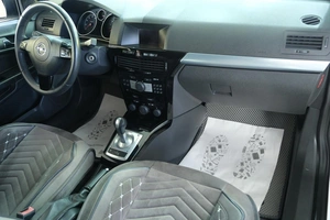 Хетчбэк Opel Astra GTC 2010 года, 519000 рублей, Омск