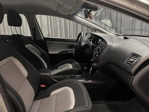 Хетчбэк Kia Ceed 2012 года, 1049000 рублей, Красноярск