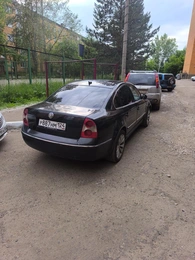Седан Volkswagen Passat 2003 года, 299000 рублей, Красноярск
