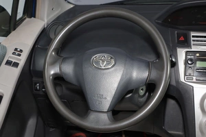 Хетчбэк Toyota Yaris 2008 года, 699000 рублей, Новосибирск