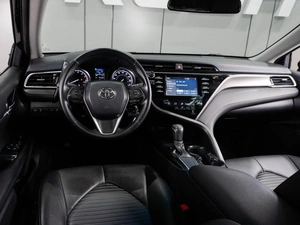 Седан Toyota Camry 2017 года, 2250000 рублей, Тюмень