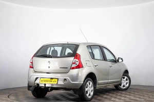 Хетчбэк Renault Sandero 2011 года, 379000 рублей, Пермь