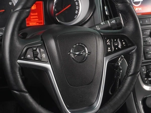 Седан Opel Astra 2014 года, 814000 рублей, Воронеж