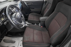 Хетчбэк Toyota Auris 2013 года, 1299000 рублей, Барнаул