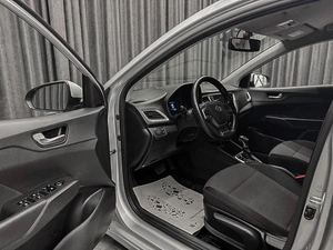 Седан Hyundai Solaris 2019 года, 960000 рублей, Красноярск