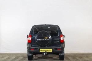 Внедорожник Chevrolet Niva 2018 года, 749000 рублей, Тюмень