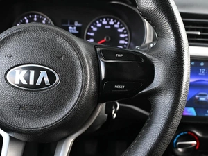 Седан Kia Rio 2017 года, 899000 рублей, Кирилловка