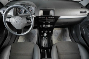 Хетчбэк Opel Astra 2013 года, 749000 рублей, Тюмень