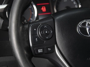 Седан Toyota Corolla 2013 года, 1050000 рублей, Омск