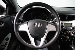Седан Hyundai Solaris 2011 года, 599000 рублей, Сургут