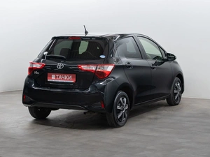 Хетчбэк Toyota Vitz 2017 года, 875000 рублей, Красноярск