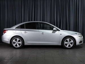 Седан Chevrolet Cruze 2010 года, 668000 рублей, Волгоград