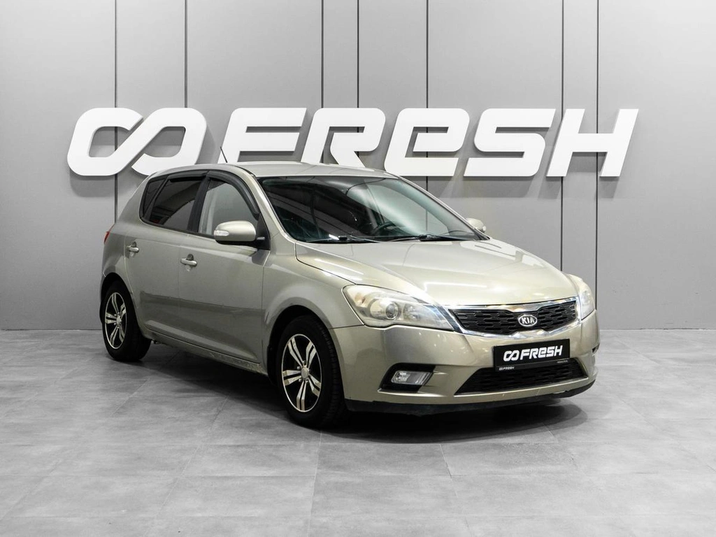 Хетчбэк Kia Ceed 2011 года, 600000 рублей, Тюмень