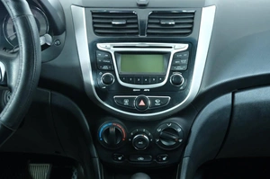 Седан Hyundai Solaris 2013 года, 899000 рублей, Омск