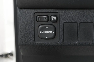 Внедорожник Toyota RAV4 2015 года, 2379000 рублей, Новокузнецк