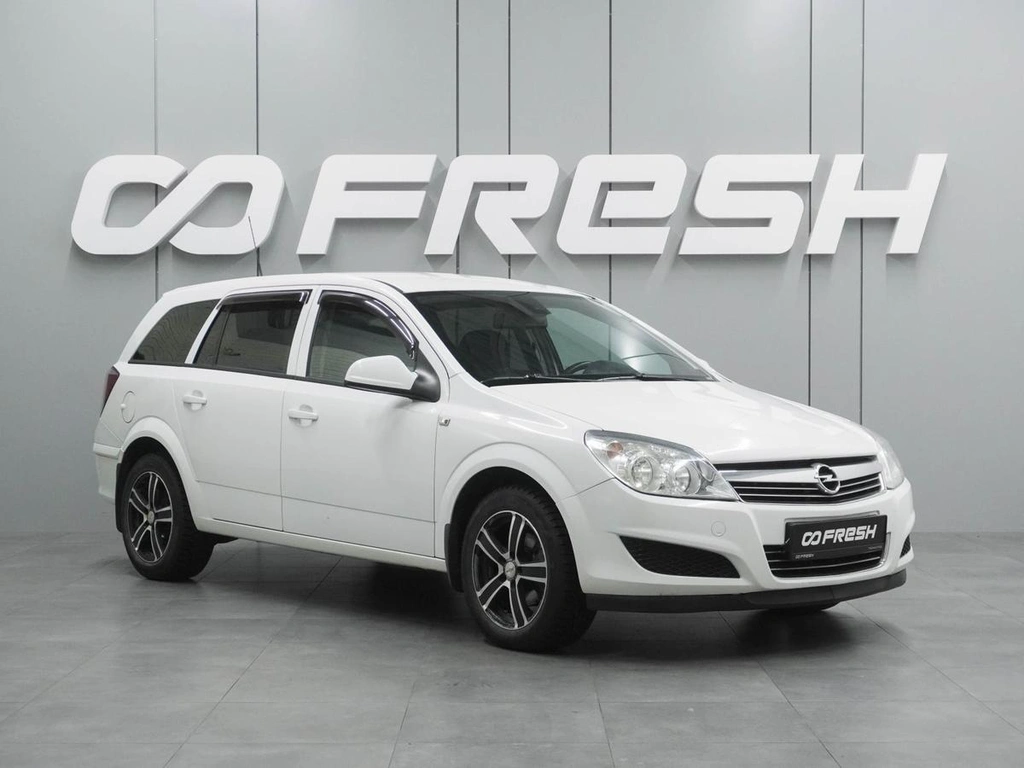 Универсал Opel Astra 2012 года, 819000 рублей, Воронеж