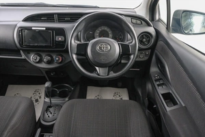 Хетчбэк Toyota Vitz 2019 года, 899000 рублей, Красноярск