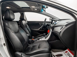 Седан Hyundai Avante 2011 года, 1050000 рублей, Красноярск