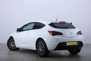 Хетчбэк Opel Astra GTC 2012 года, 799000 рублей, Омск