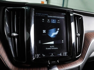 Внедорожник Volvo XC60 2018 года, 3197000 рублей, Воронеж