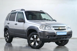 Внедорожник Chevrolet Niva 2018 года, 849000 рублей, Челябинск