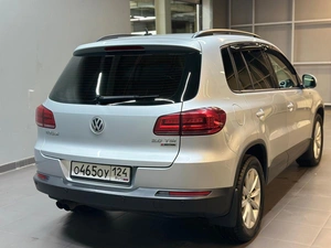 Внедорожник Volkswagen Tiguan 2016 года, 1497000 рублей, Красноярск