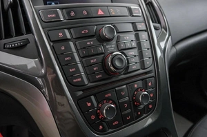 Седан Opel Astra 2014 года, 999000 рублей, Красноярск