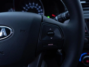 Седан Kia Rio 2014 года, 949000 рублей, Саратов