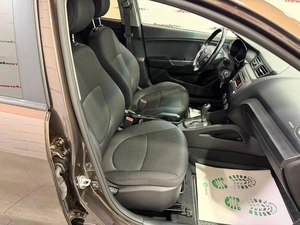 Седан Kia Rio 2016 года, 935000 рублей, Красноярск