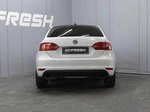 Седан Volkswagen Jetta 2013 года, 810000 рублей, Омск