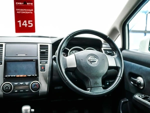 Хетчбэк Nissan Tiida 2011 года, 840000 рублей, Красноярск