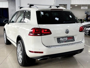Внедорожник Volkswagen Touareg 2011 года, 1997000 рублей, Солонцы