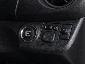 Хетчбэк Toyota Vitz 2017 года, 929000 рублей, Тюмень