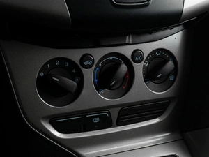 Хетчбэк Ford Focus 2012 года, 899000 рублей, Тюмень