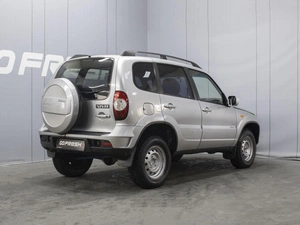 Внедорожник Chevrolet Niva 2010 года, 370000 рублей, Омск
