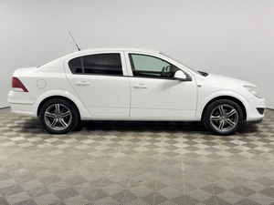 Седан Opel Astra 2011 года, 485200 рублей, Казань