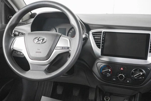 Седан Hyundai Solaris 2017 года, 999000 рублей, Кемерово