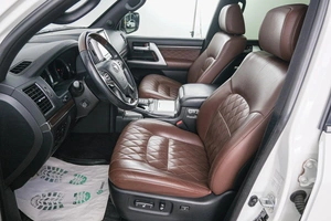 Внедорожник Toyota Land Cruiser 2017 года, 6349000 рублей, Красноярск