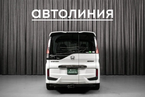 Минивэн Honda Stepwgn Spada 2015 года, 1990000 рублей, Красноярск