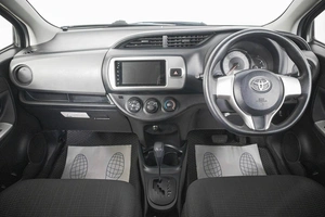 Хетчбэк Toyota Vitz 2015 года, 749000 рублей, Кемерово